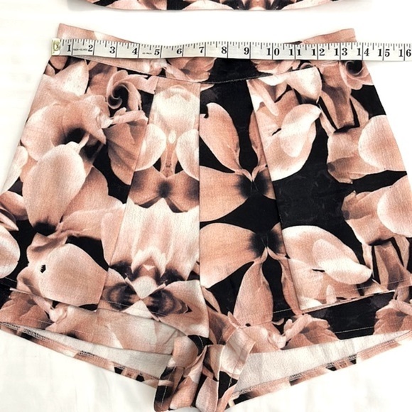 L’atiste By Amy Two Piece Floral Set High Rise Shorts Crop Top Navy Pink - Picture 8 of 16